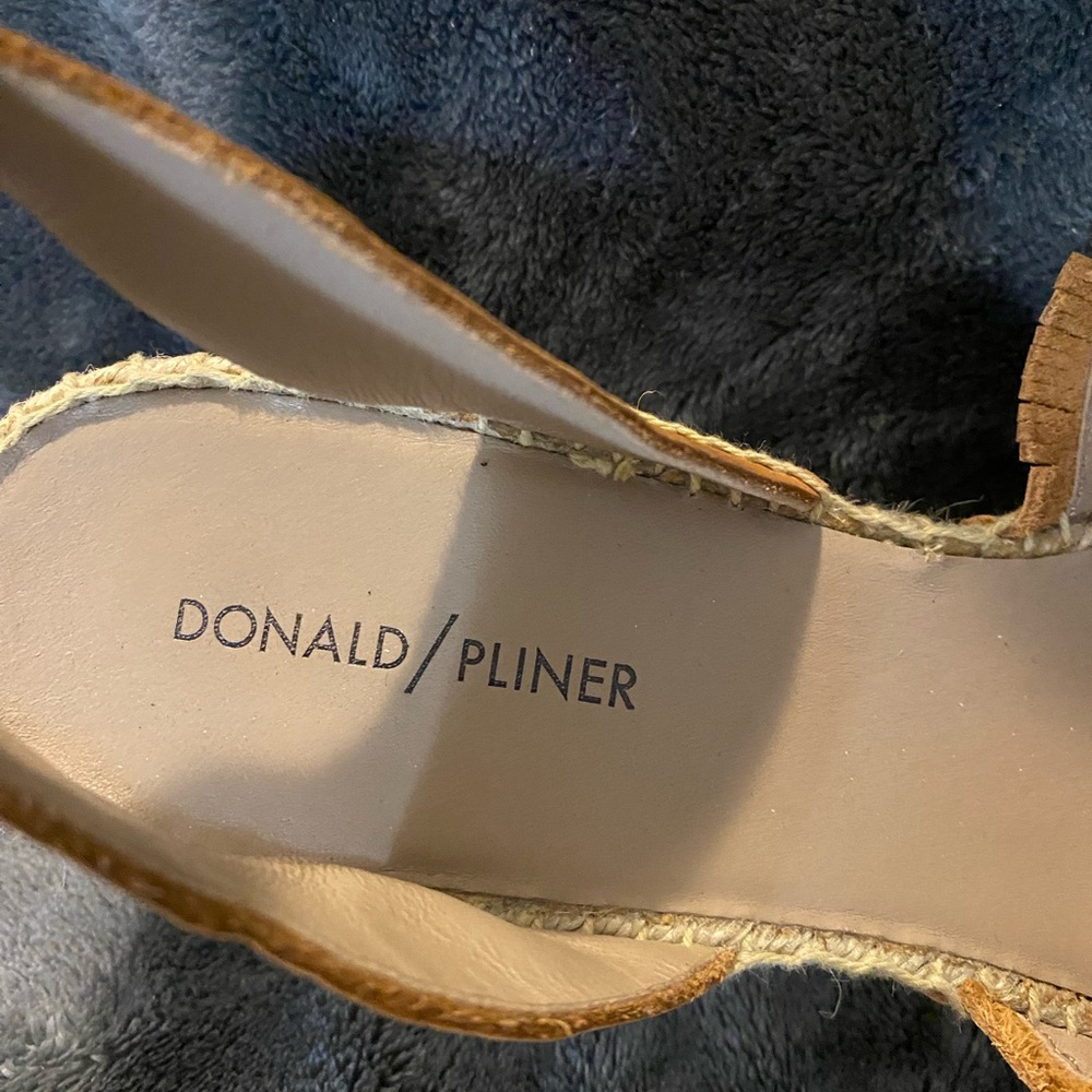 Donald/Pliner Wedges